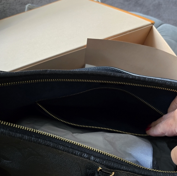 Handbag - Picture 3 of 8